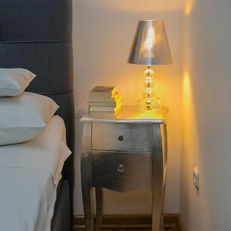 Kanavelic Place - Old Town