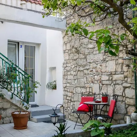 Kanavelic Place - Old Town