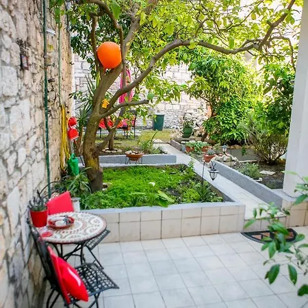 Kanavelic Place - Old Town