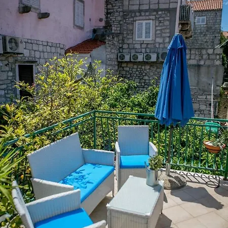 Kanavelic Place - Old Town